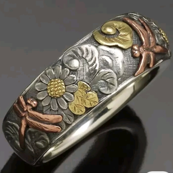 Beautiful Dragonfly with Sunflowers Ring Size 10 Tibetan Silver - Picture 2 of 6